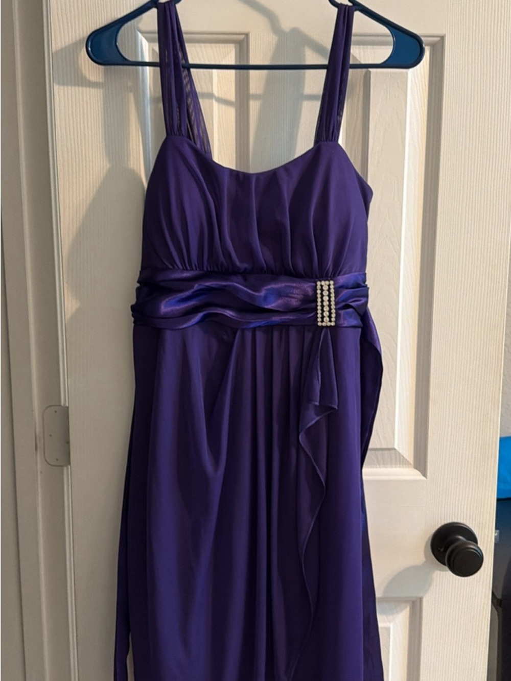 Purple Sleeveless Evening Dress with Ruched Waist and Pearl Accent